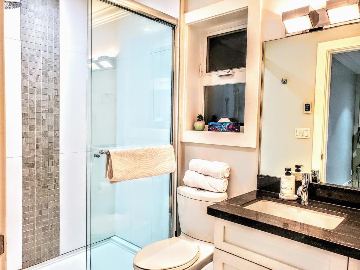 הוילה וונקובר New Urban Modern Main Street House מראה חיצוני תמונה