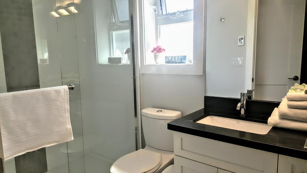 הוילה וונקובר New Urban Modern Main Street House מראה חיצוני תמונה